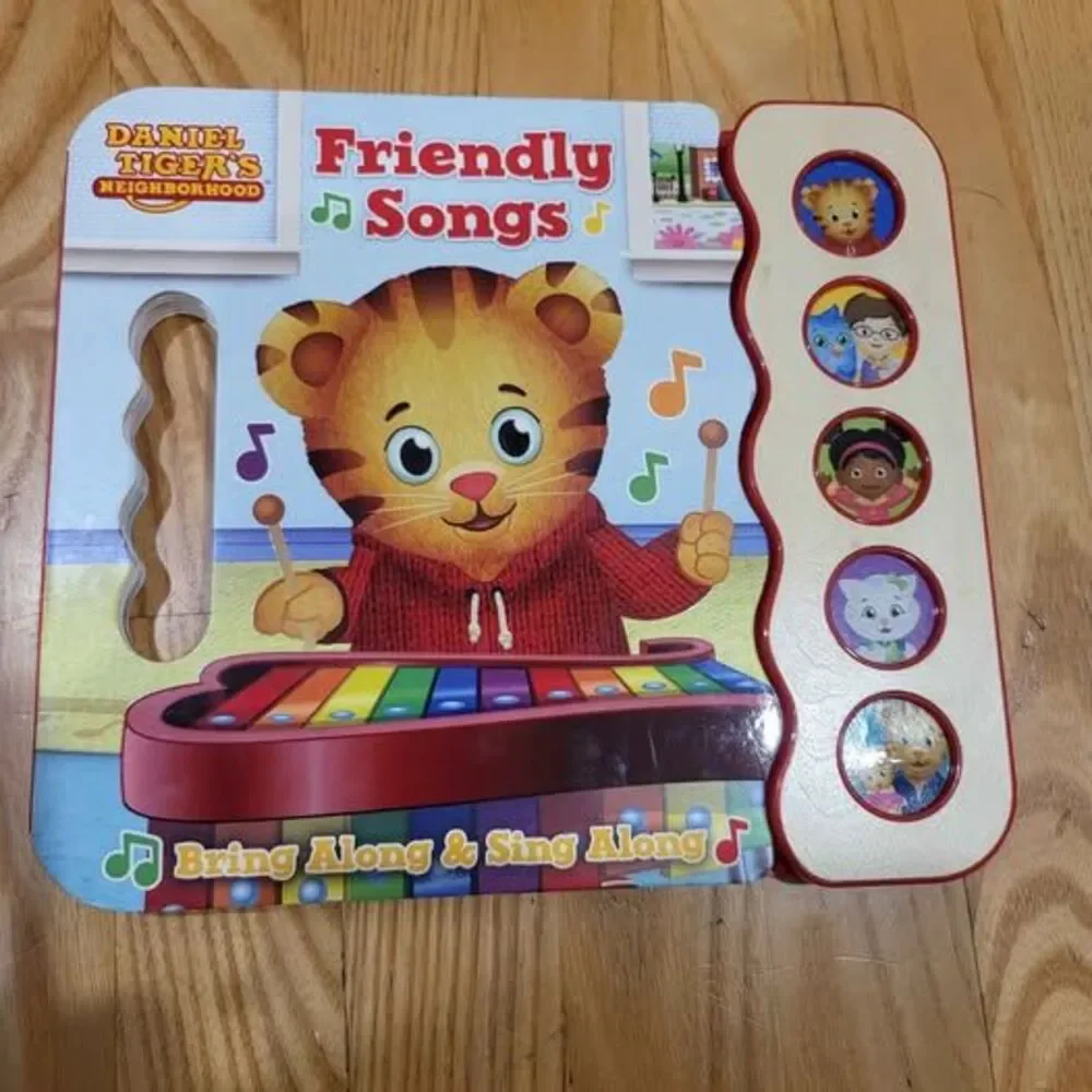 Daniel Tiger Friendly Songs: Children's 5-Button Song Book - Sing and Read